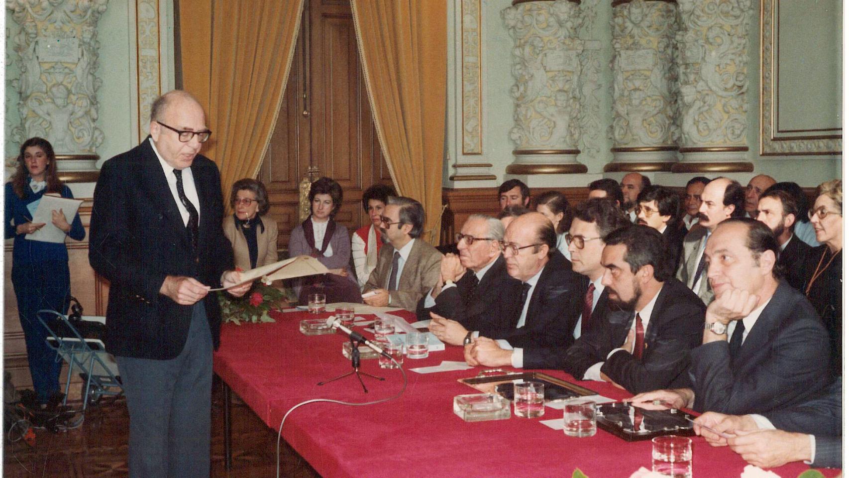 El 13 de noviembre de 1982 el Ayuntamiento nombraba a Jorge Guillén Hijo Predilecto de Valladolid