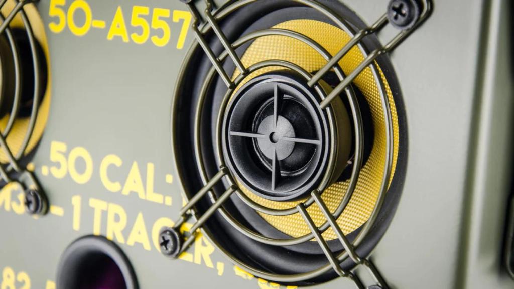 Detalle de uno de los altavoces del .50 Cal A-Box