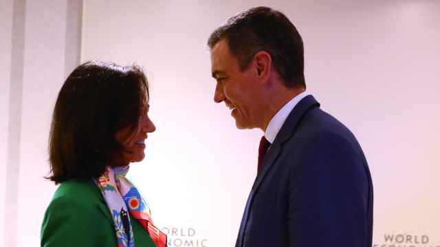 Ana Botín charla con Pedro Sánchez, en el Foro Económico Mundial de Davos.