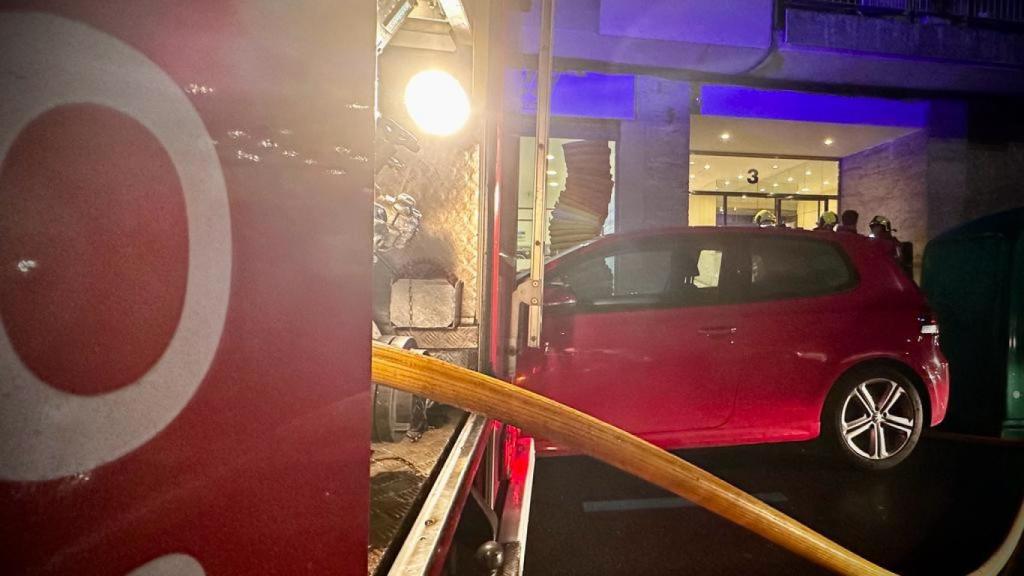 Una dotación en la calle López de Fenar de León