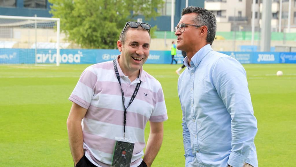 Roberto Pescador, a la izquierda, junto al entrenador Dani Ponz.