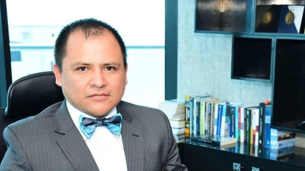 El fiscal César Suárez en su despacho de la Unidad Nacional Especializada de Investigación contra la Delincuencia Organizada Trasnacional