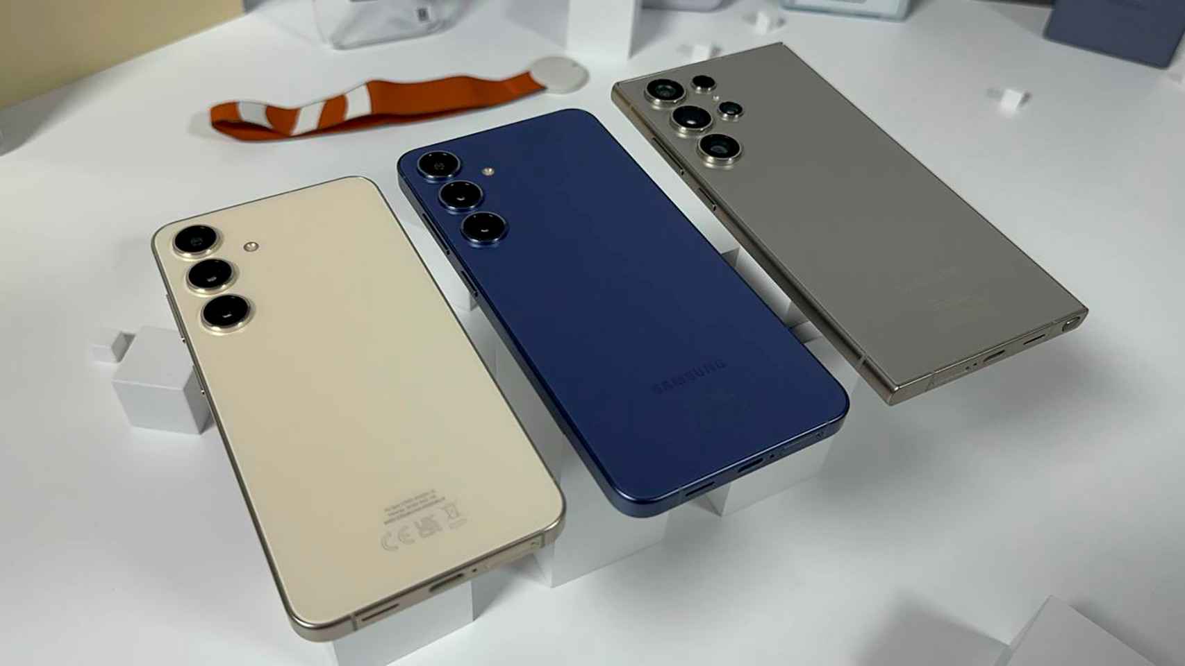 Imagen de los tres nuevos móviles de Samsung de la serie Galaxy S24