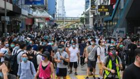 Cientos de personas caminan por las calles de Pekín, en China.