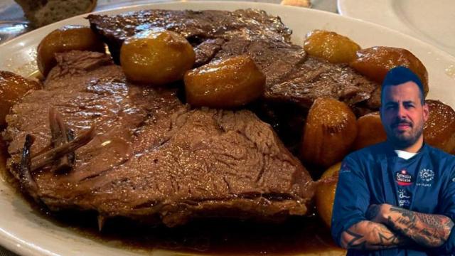 El chef Víctor Rubio y la carne asada de La Penela.