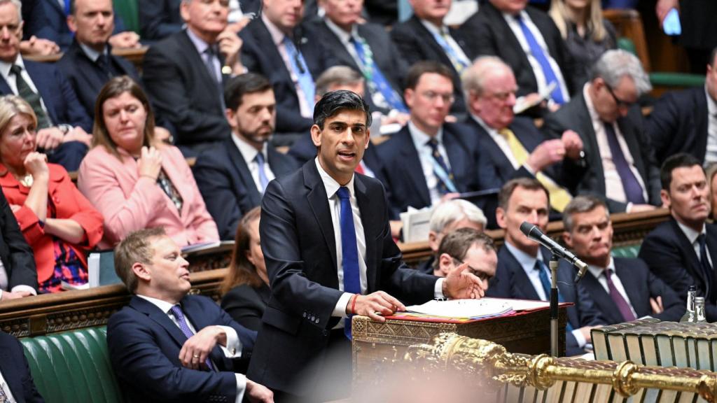 Rishi Sunak, primer ministro británico, durante una intervención en el Parlamento.