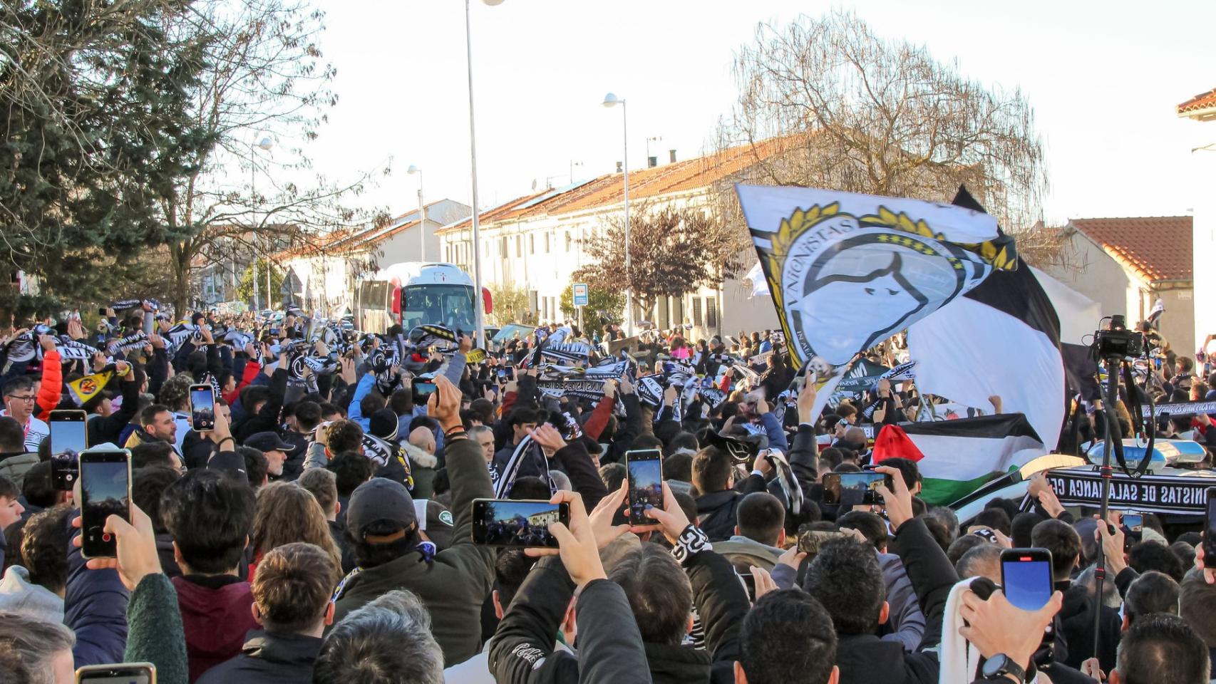 La llegada del autobús de Unionistas al Reina Sofía será espectacular