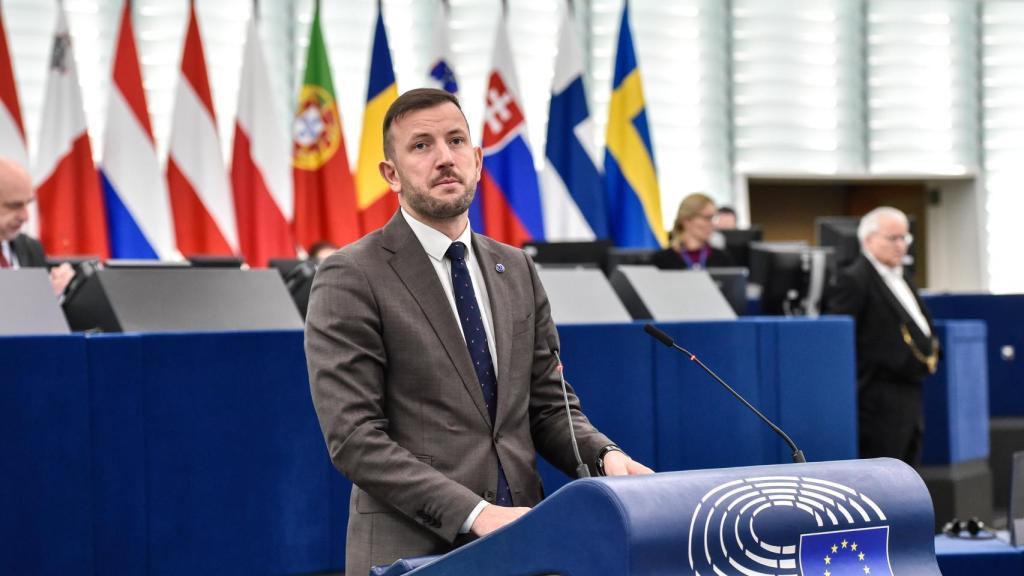 El comisario de Medio Ambiente, Virginijus Sinkevicius, durante el debate sobre los pellets este jueves en la Eurcámara