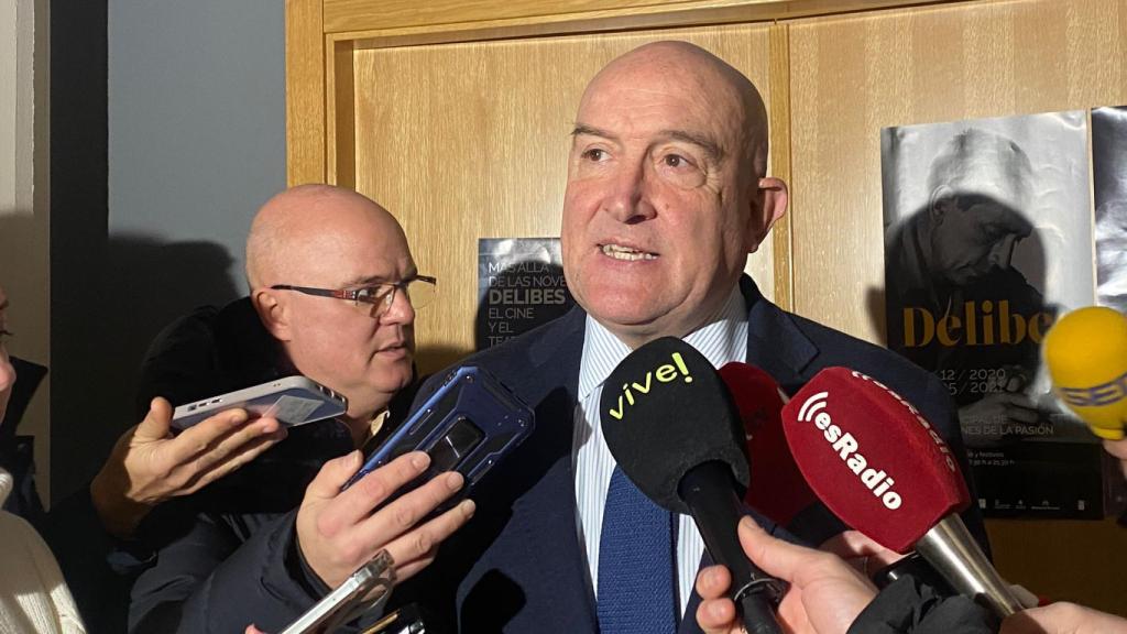 El alcalde de Valladolid, Jesús Julio Carnero, en declaraciones previas a la mesa de seguridad vial