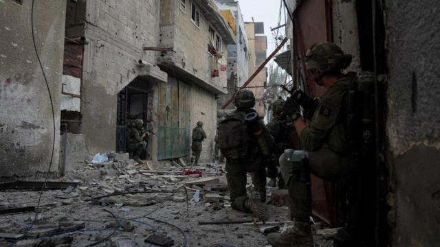 Soldados del ejército de Israel en Jan Yunis, en el sur de la Franja de Gaza.