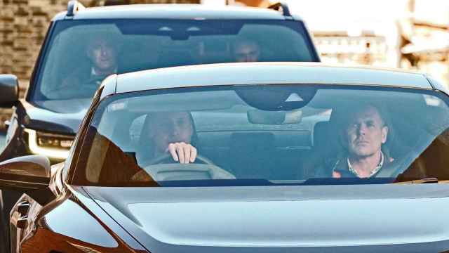 Guillermo de Inglaterra llega al hospital en el que se encuentra Kate Middleton.