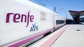 Un tren Avant en la estación de Toledo.