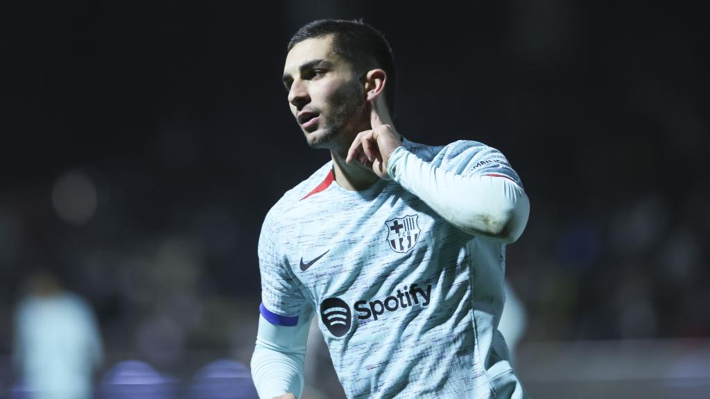 Ferran Torres celebra el gol del Barcelona contra Unionistas.