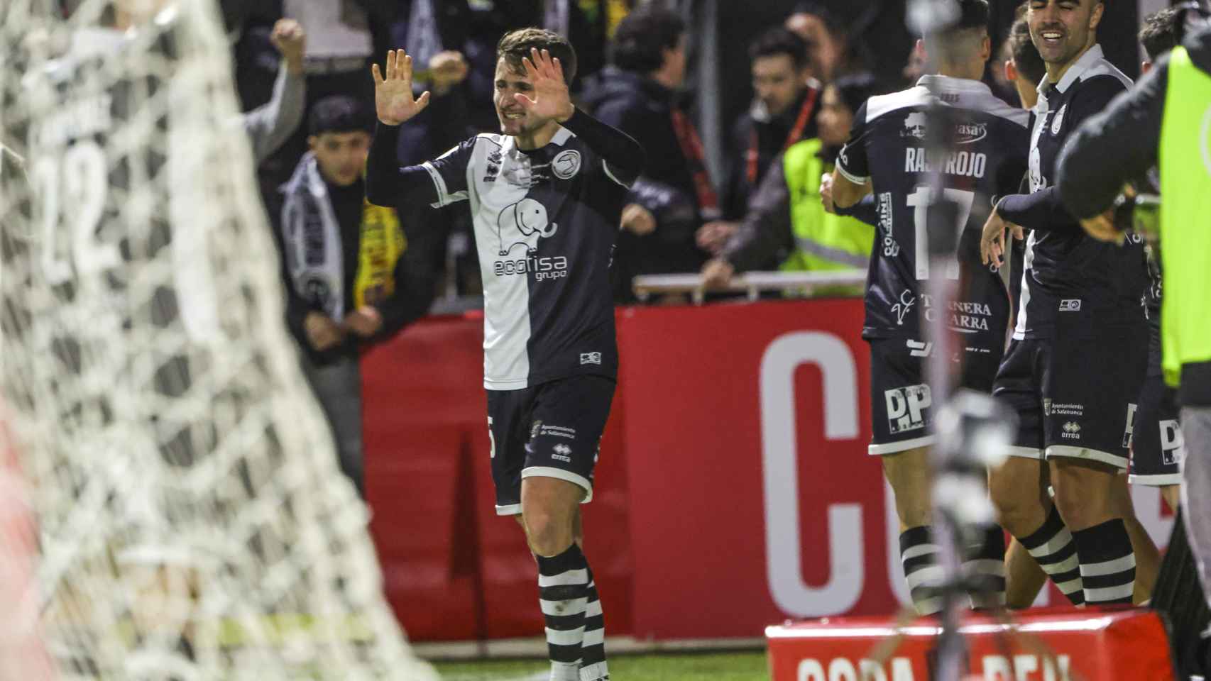 Álvaro Gómez celebra el gol de Unionistas