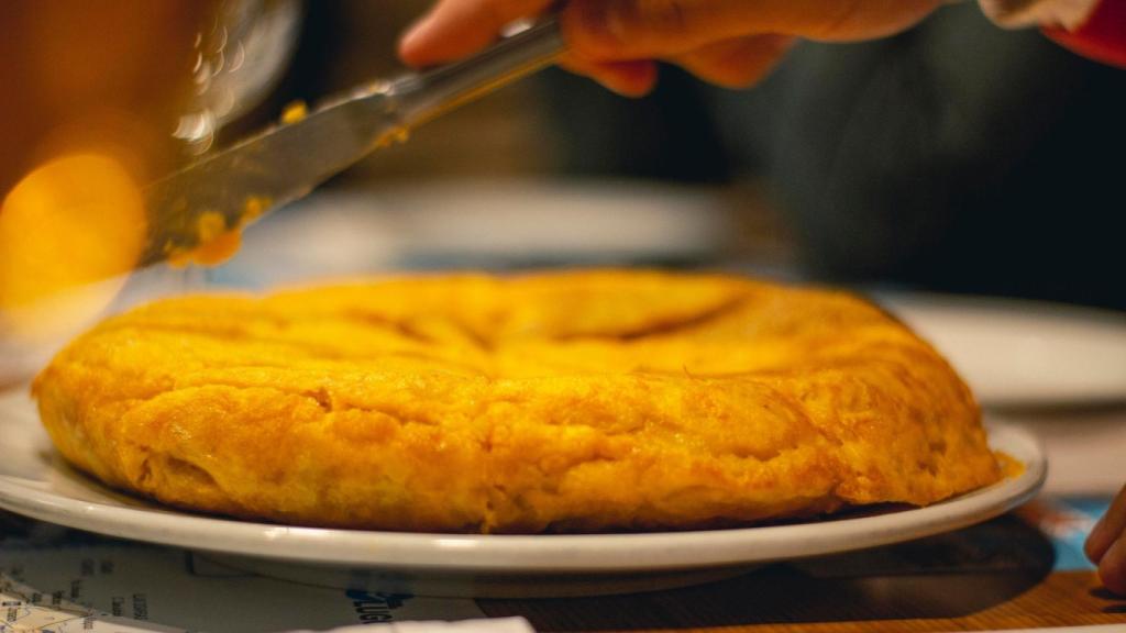 El histórico bar de Lugo donde se come la mejor tortilla de patatas de Galicia, según la Guía Repsol