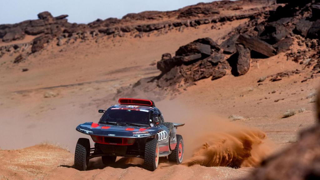 Carlos Sainz, con su Audi en el Dakar.