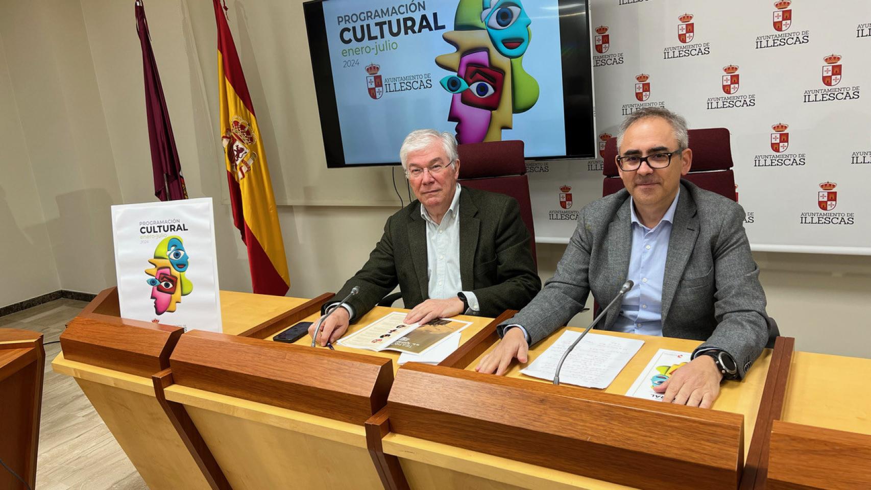 José Manuel Tofiño (i) y Carlos Amieba (d) durante la rueda de prensa de presentación.