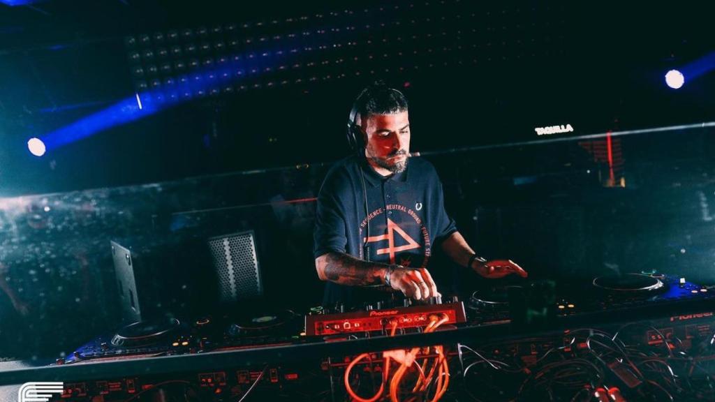 Juanan Lorente, DJ Yoikol, durante una de sus sesiones.