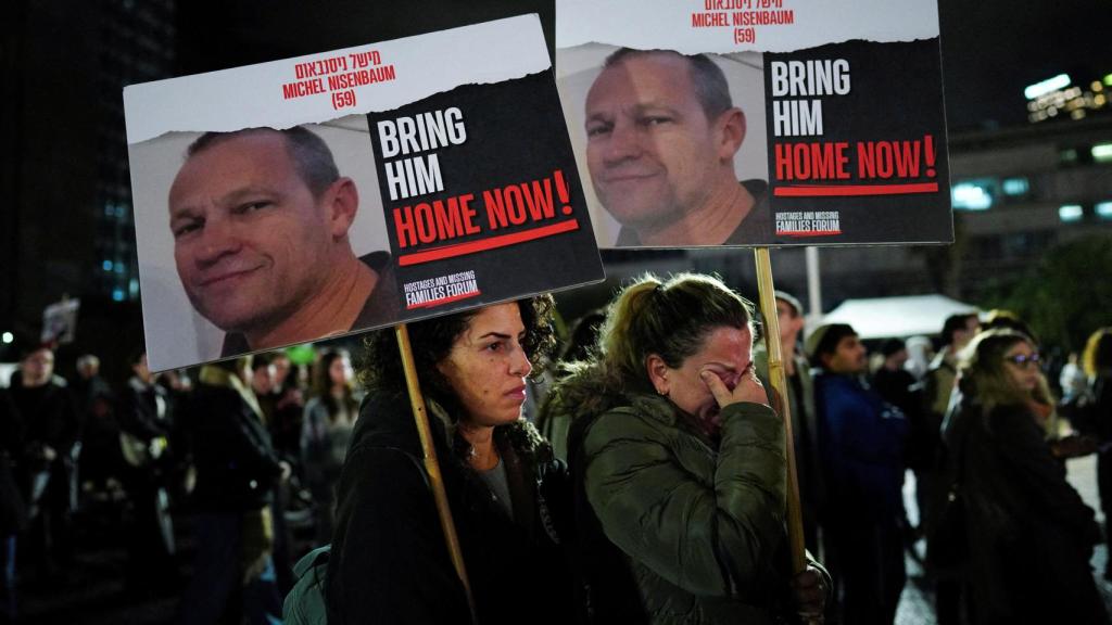 Familiares de rehenes de Hamás pidiendo la liberación de las víctimas.