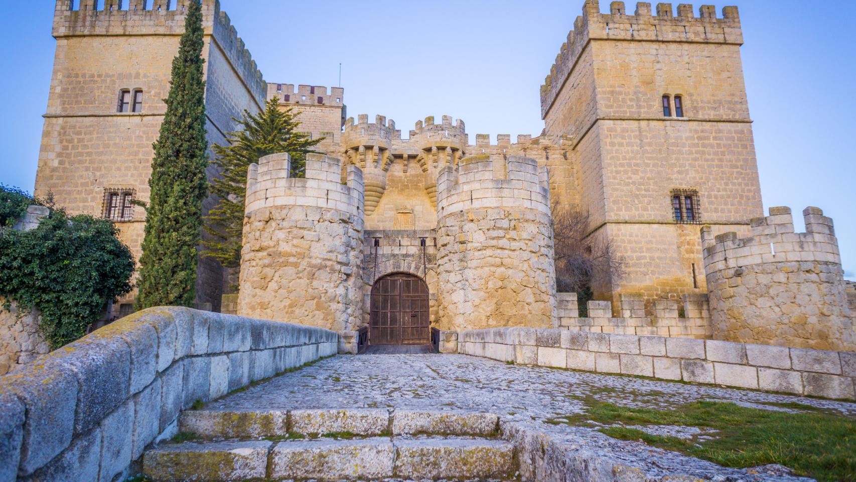 Conoce cuál es el pueblo cerca de Madrid con uno de los castillos mejor conservados que es de los más bonitos de España.