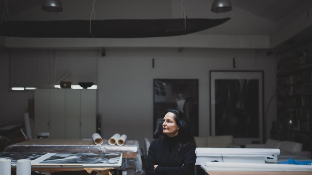 La fotógrafa Isabel Muñoz en su estudio / Foto: David Morales.