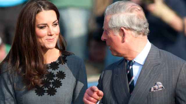 Kate Middleton y Carlos de Inglaterra en una imagen en Londres en 2012.