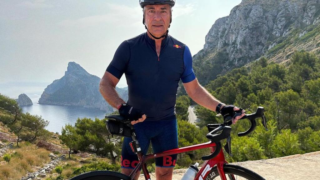 Carlos Sainz durante un entrenamiento en bicicleta