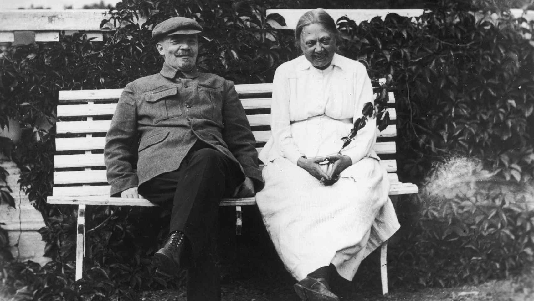 Lenin junto a su esposa, Nadezhda Krúpskaya