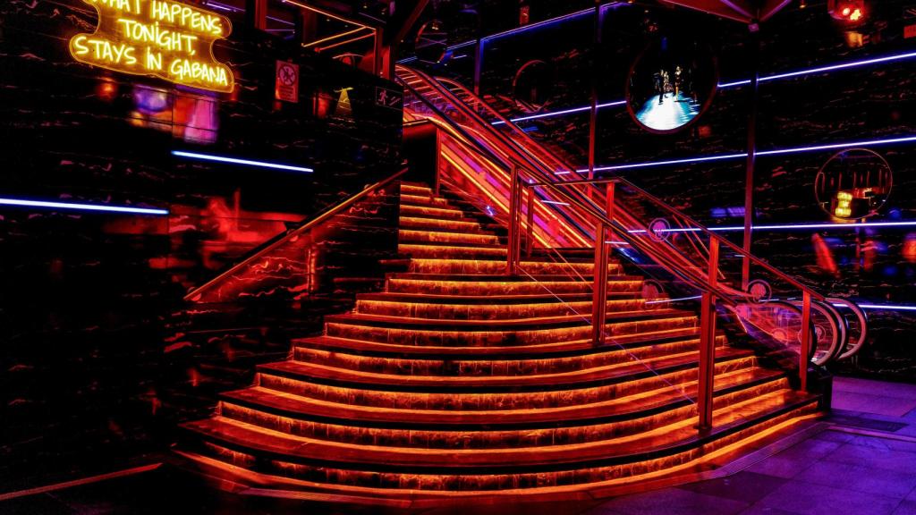 Las sofisticadas instalaciones de Gabana con escaleras mecánicas.