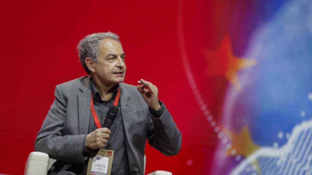 El expresidente del Gobierno José Luis Rodríguez Zapatero este viernes en La Coruña.