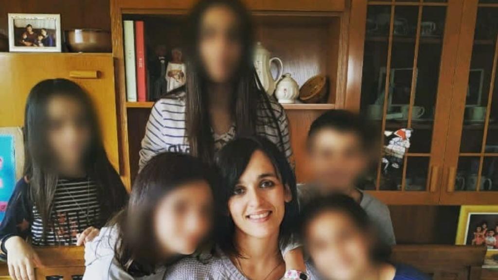 Orriols junto a sus hijos en una foto familiar.