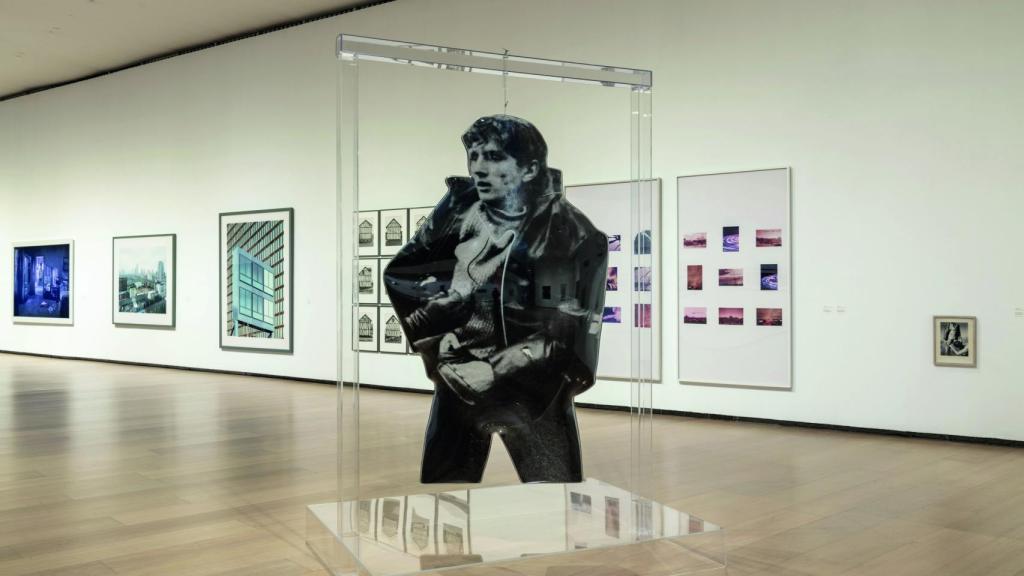 Vista de la exposición con 'Hombre', 1974, de Darío Villalba. Foto: Juan García / IVAM