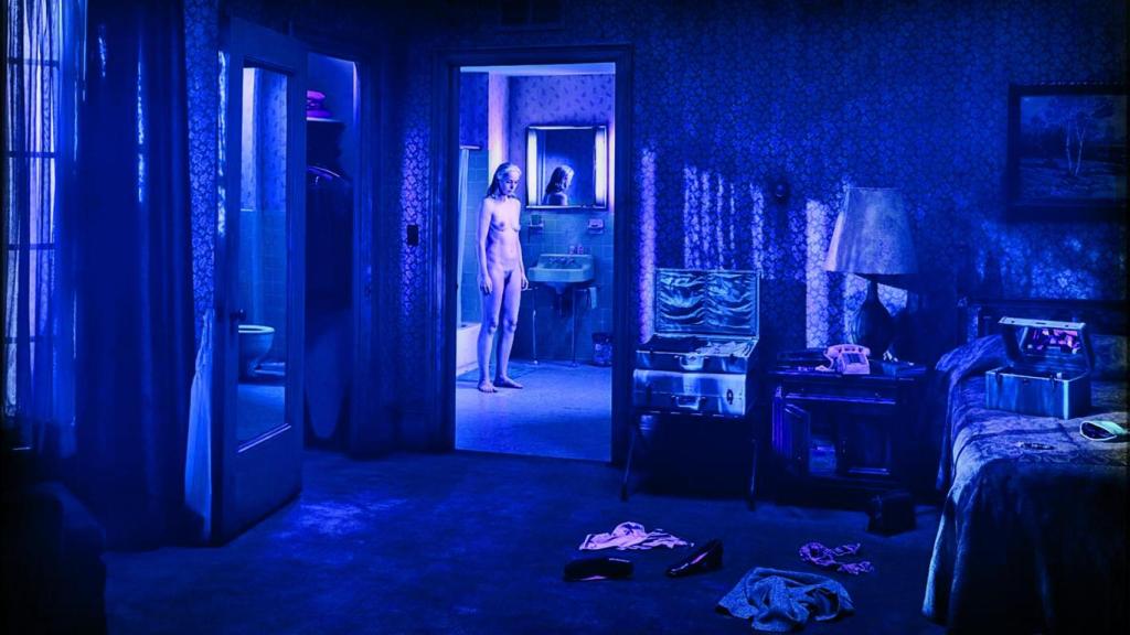 Gregory Crewdson: 'Untitled (blue period)', 2004. Foto: IVAM / Depósito Cal Cego. Colección de Arte Contemporáneo