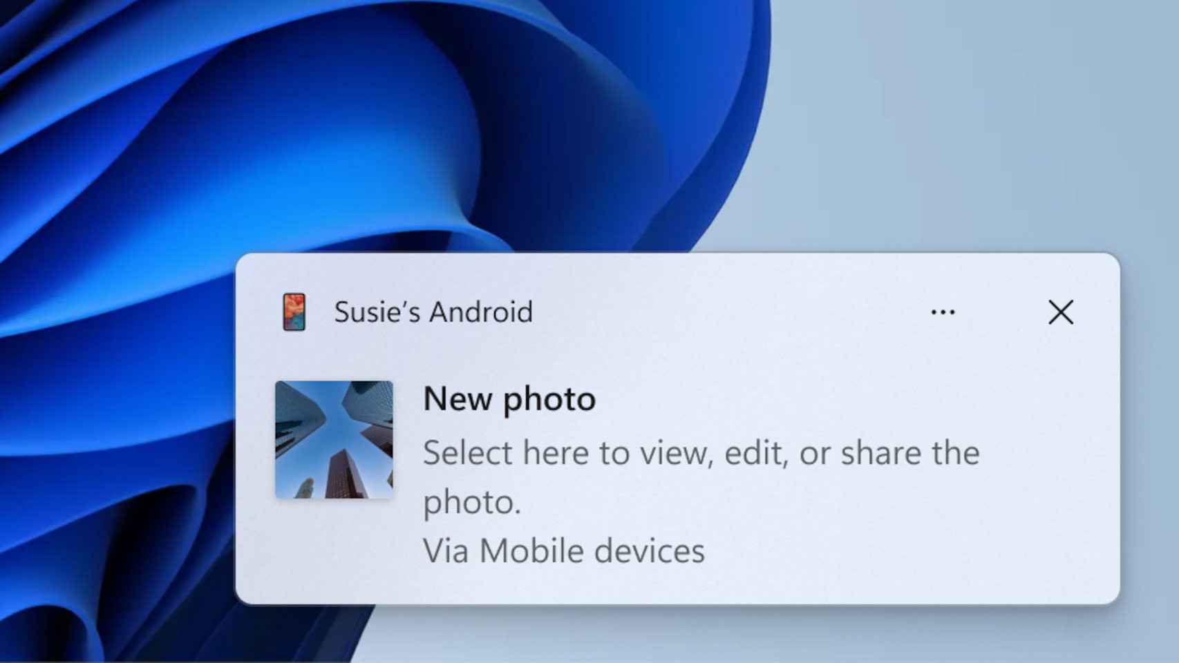 La nueva notificación de Windows 11 que permite coger imágenes de un móvil Android