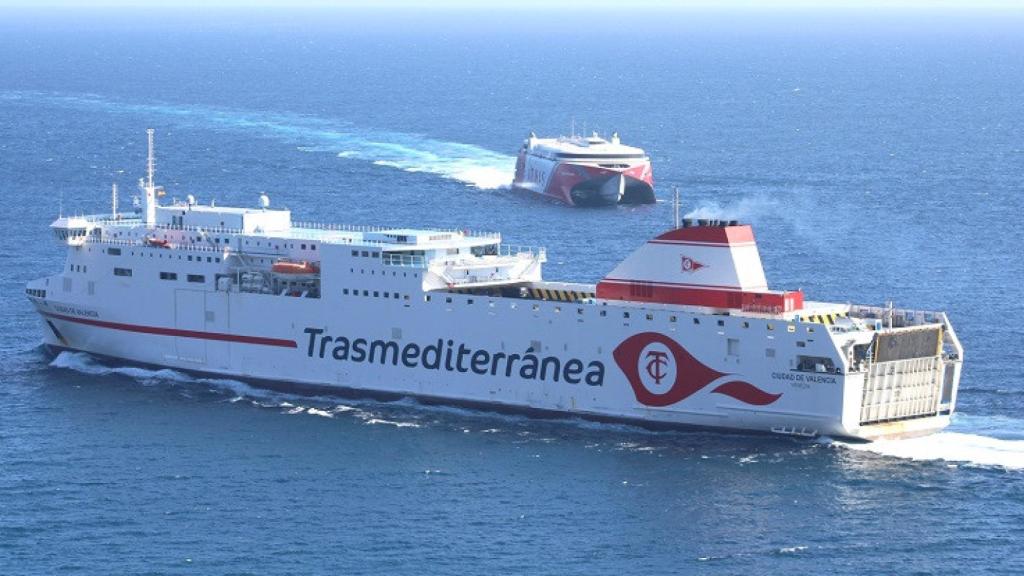 Un barco de la naviera Armas.