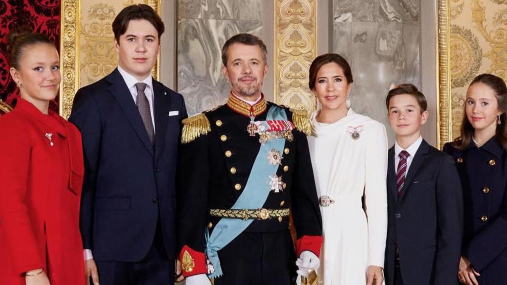 Los Reyes y sus hijos.