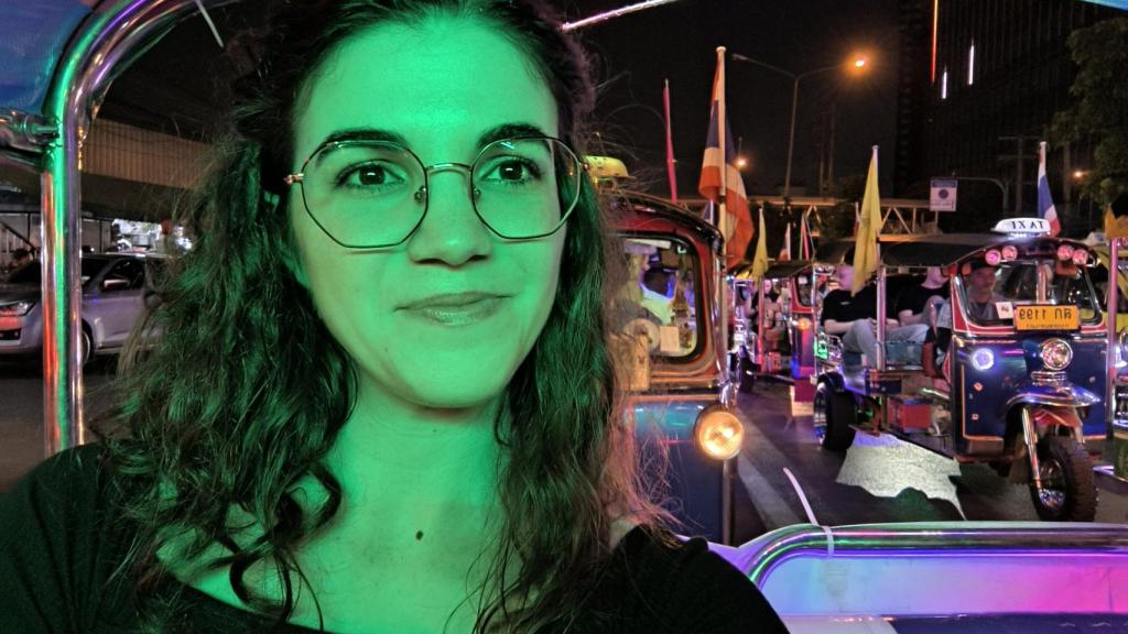 Selfie de noche tomado con el Redmi Note 13 Pro+