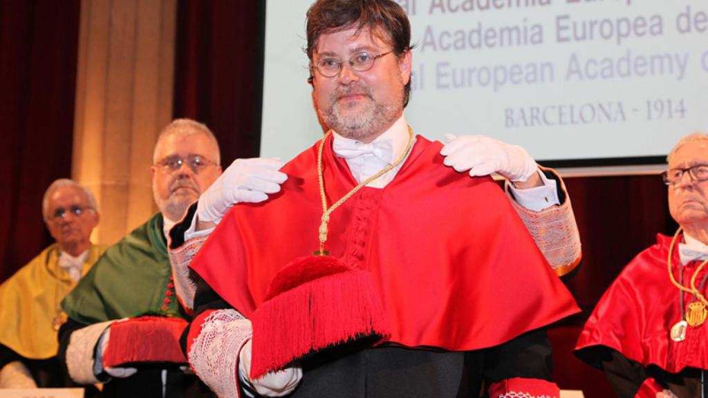 Santiago Castellà, subdelegado del Gobierno en Tarragona, atracado en el centro de la ciudad