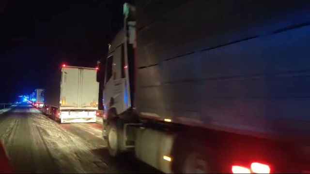 Vehículos atrapados por la nieve en la N-122 a su paso por Soria
