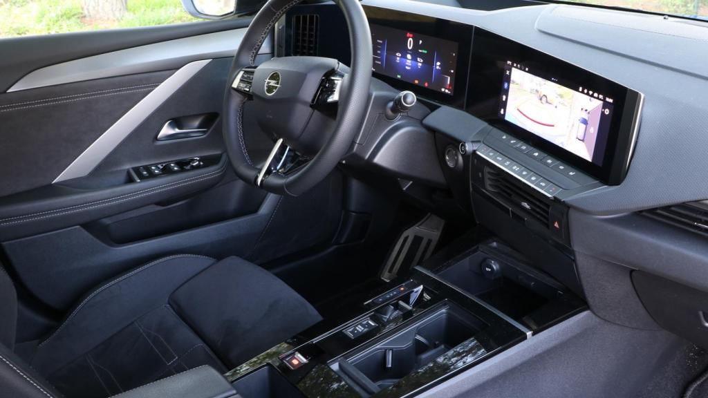 Interior del Opel Astra.