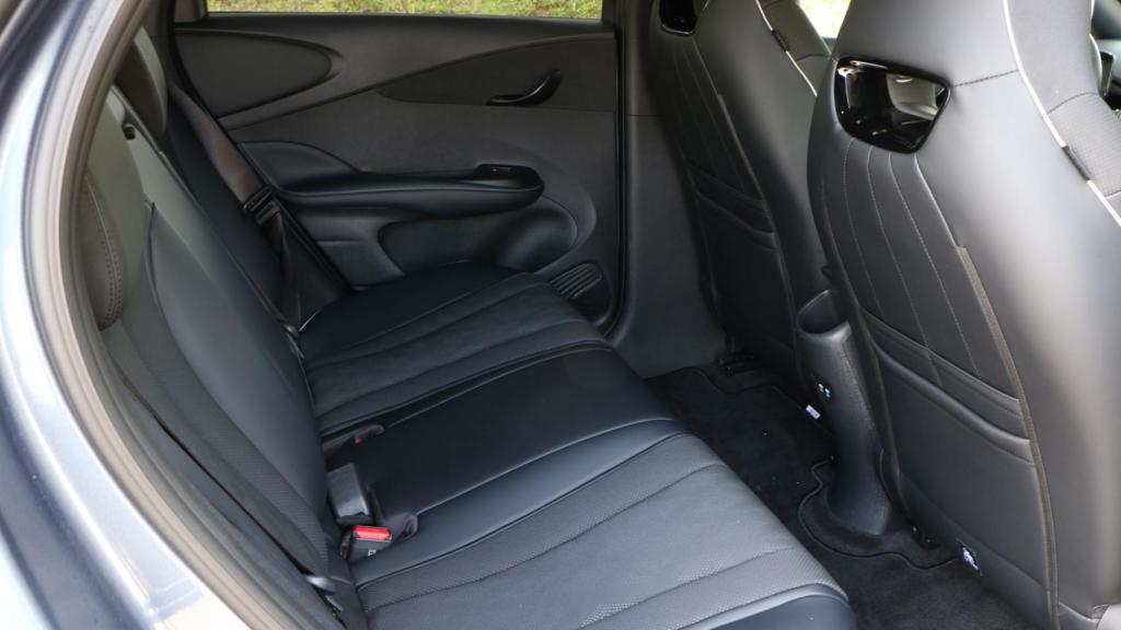 Asientos traseros del BYD Dolphin.
