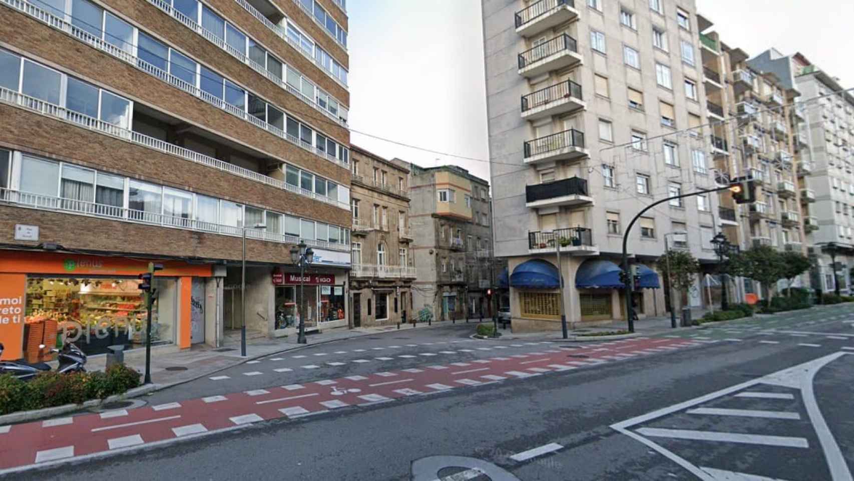 Vista de la calle Romil desde la Avenida de las Camelias.