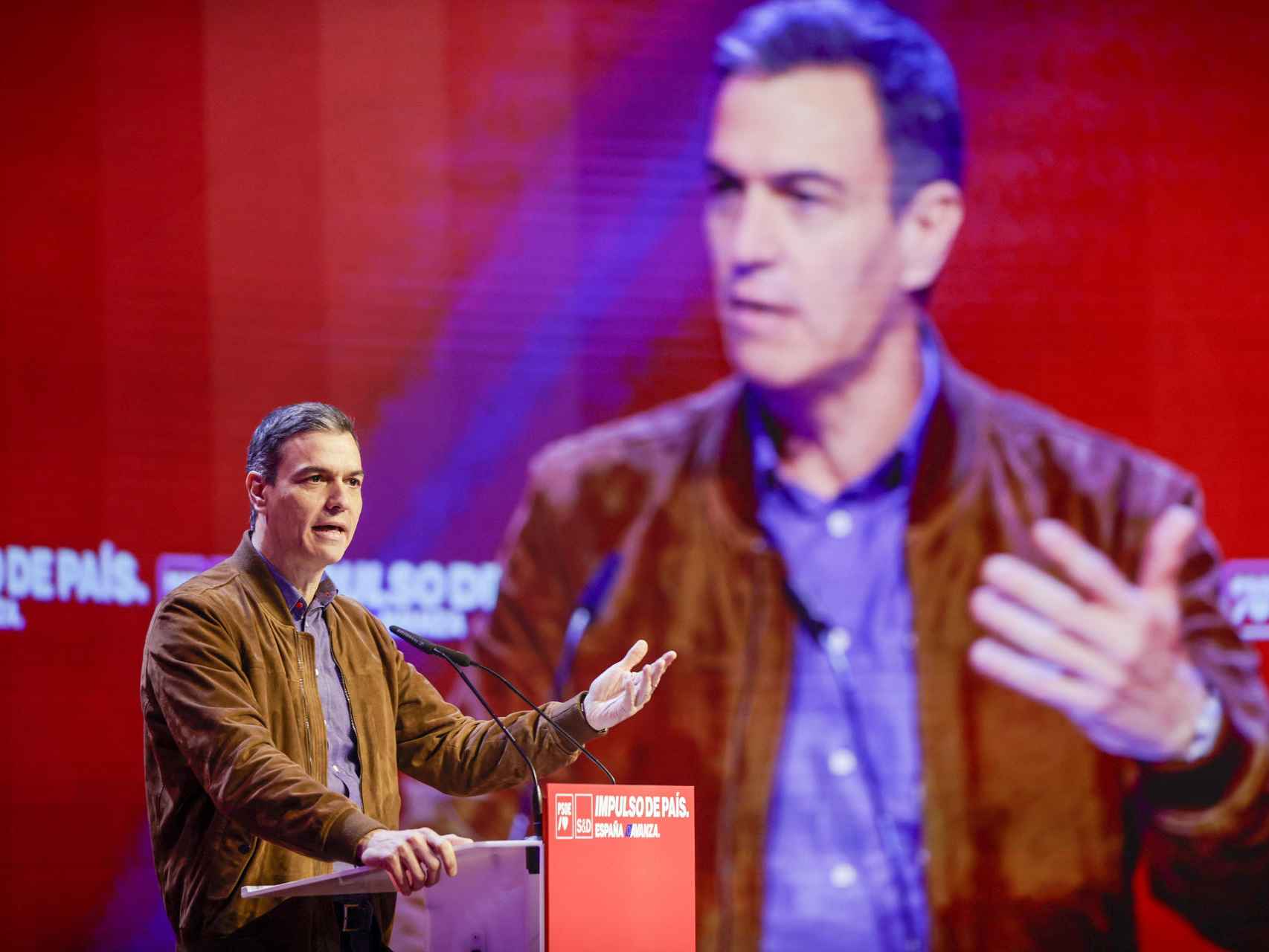 El presidente del Gobierno y secretario general del PSOE, Pedro Sánchez, este domingo en el acto en La Coruña.