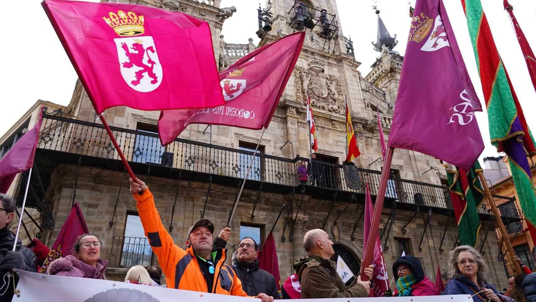 Astorga sale a la calle para reivindicar al Gobierno que reabra el corredor ferroviario Ruta de la Plata