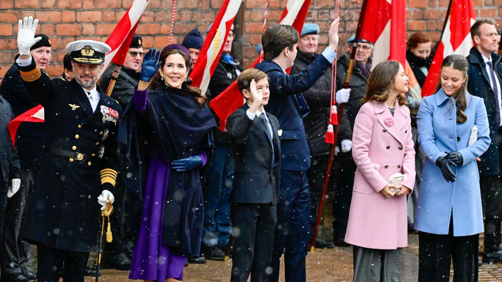 La familia real danesa a su llegada al servicio religioso.