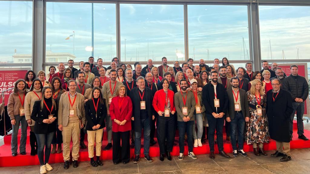 La delegación del PSPV-PSOE en la convención política en A Coruña. EE