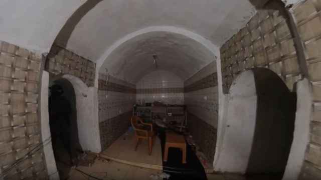 Túnel hallado por el ejército de Israel en el que Hamás pudo haber retenido hasta 20 rehenes