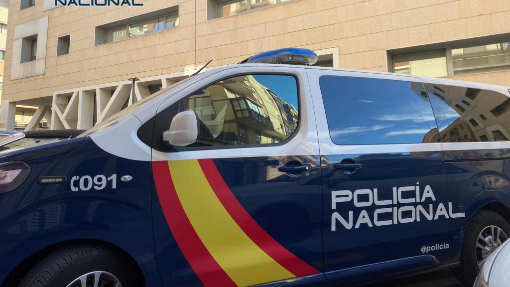 Un coche patrulla de la Policía Nacional de Alicante.