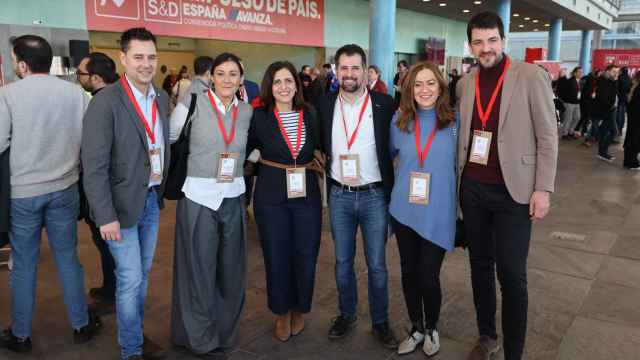 Luis Tudanca y Esther Peña con compañeros socialistas en la Convención Política del PSOE 'Impulso de país', celebrada en A Coruña