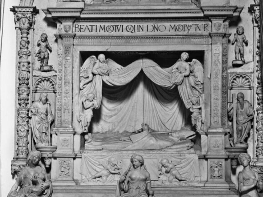 Sepulcro de Fray Francisco Ruiz. Fotografía Georg Weise rescatadas por Eduardo Sánchez Butragueño